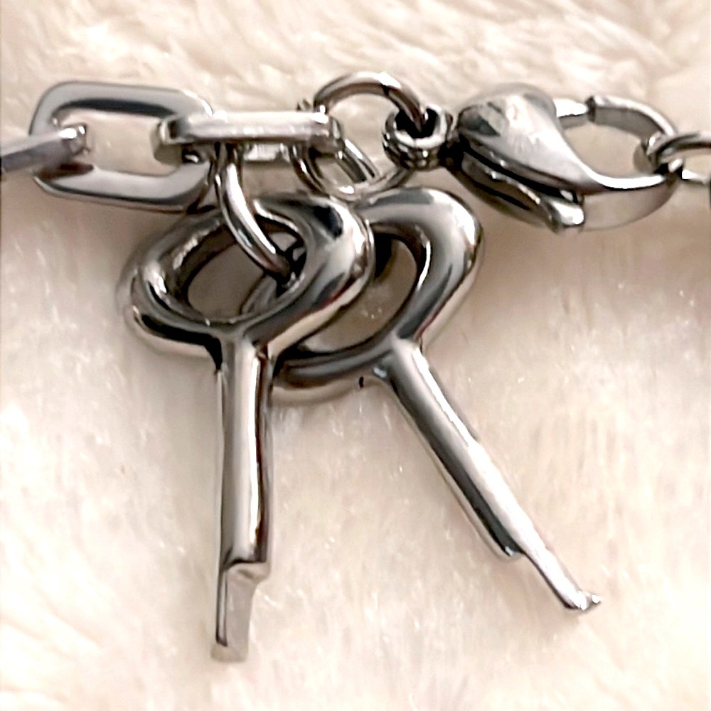 NWOT 🔑 CHUNKY 8.5” STAINLESS STEEL KEYS & FUNCTIONING HANDCUFFS LINK BRACELET - Picture 2 of 5